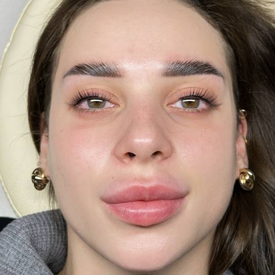 Code beauty factory #beograd Obrve Brow lift Briw lift je tretman koji oblikuje tvoje prirodne dlač