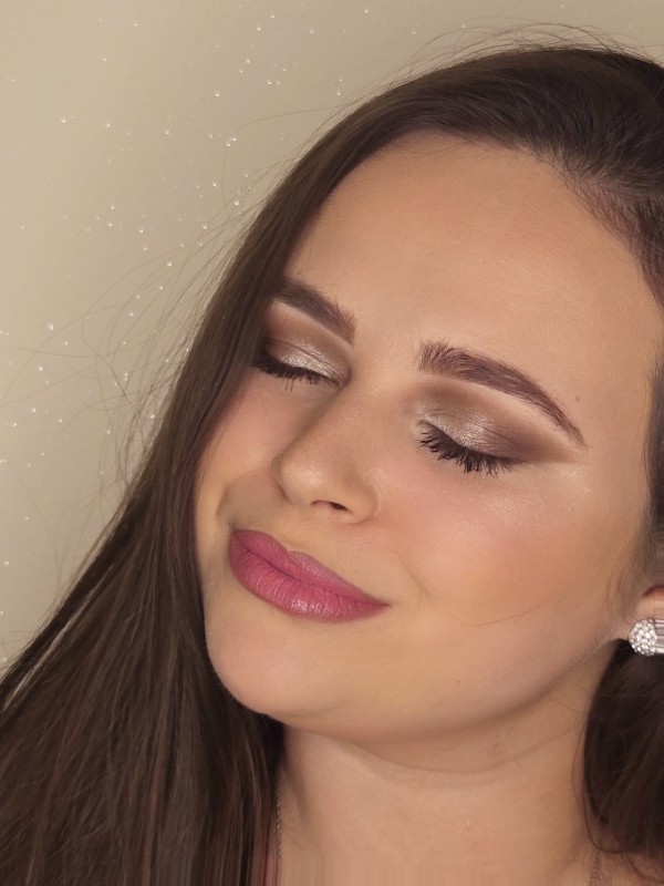 Adiantum Estetik Centar #nis Make-up / šminkanje Profesionalno šminkanje + veštačke trepavice