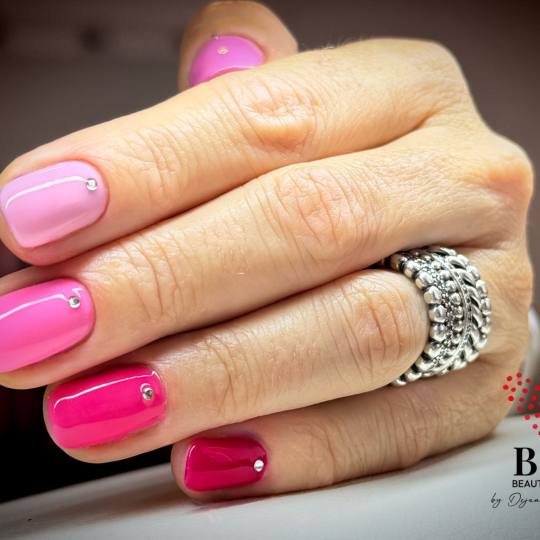 Beauty Dee #beograd Manikir Ruski Manikir + gel lak S dužina