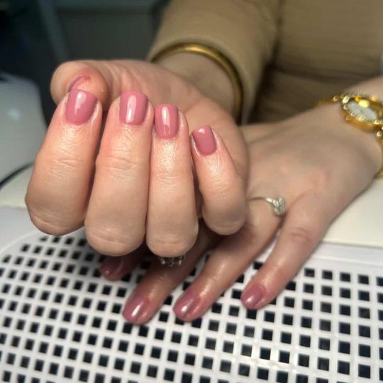 Shishi beauty studio #beograd Ojačavanje noktiju Ojačavanje prirodnih noktiju gelom - S dužina