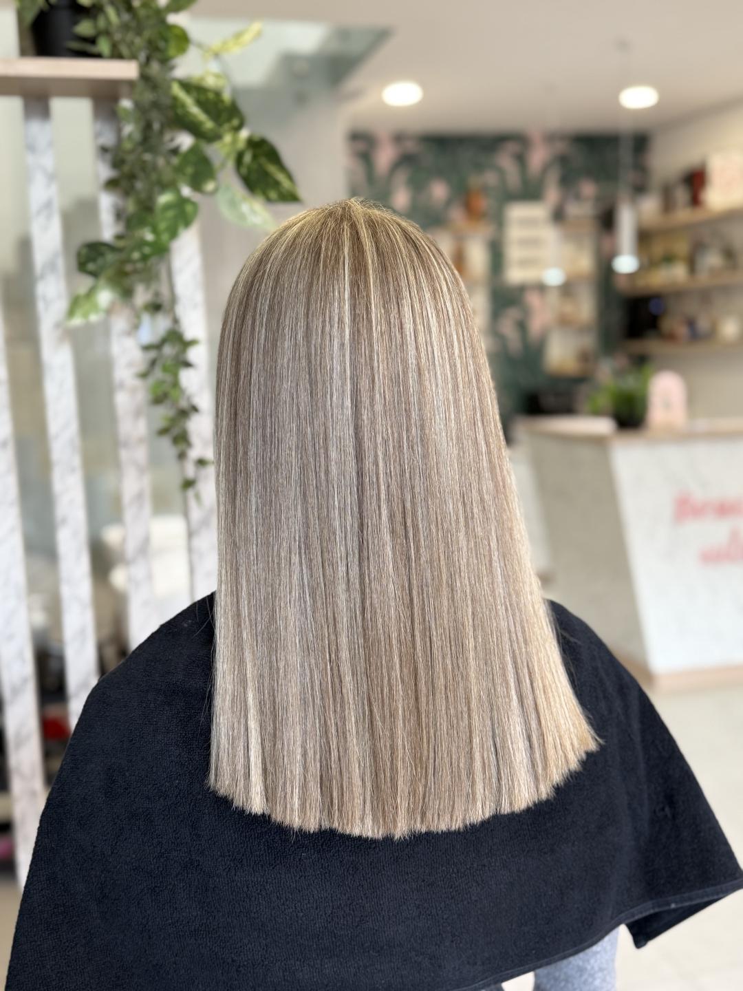 Žensko šišanje + feniranje na ravno - duga kosa - Beauty Cocktail, Beograd Korekcija noktiju Nokti Korekcija noktiju, Beograd, Voždovac