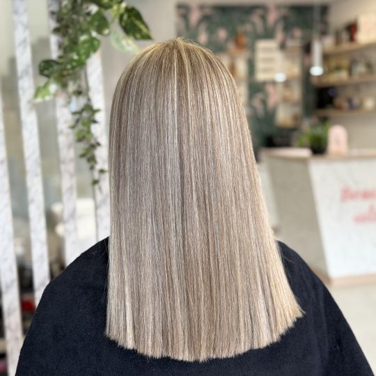 Beauty Cocktail #beograd Korekcija noktiju Žensko šišanje + feniranje na ravno - duga kosa