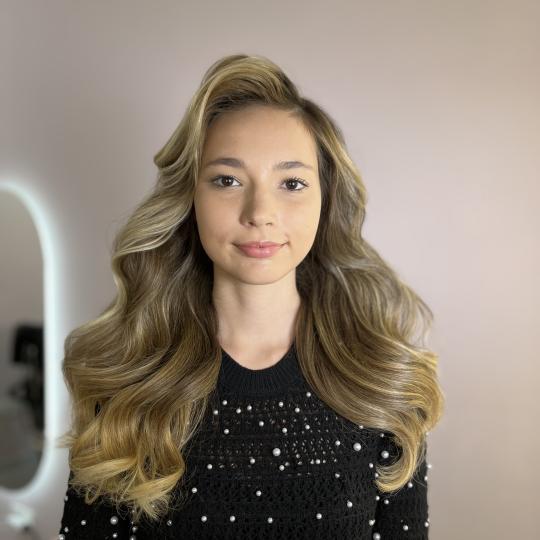 Pudra beauty #beograd Feniranje i stilizovanje Feniranje na lokne - duga kosa