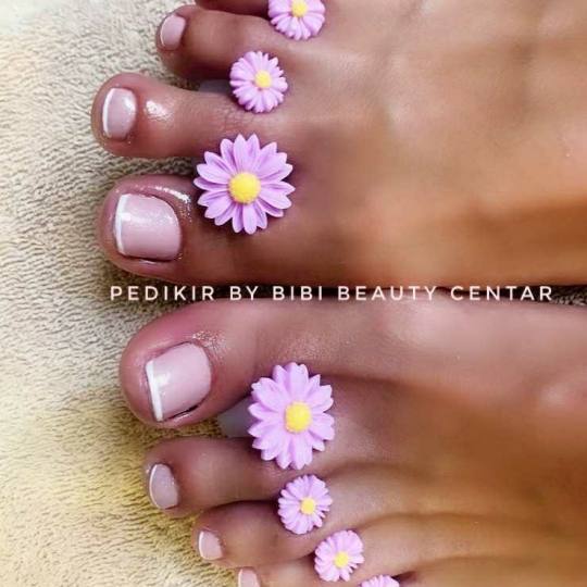 Bibi beauty centar #beograd Estetski pedikir SPA pedikir + gel lak spa pedikir sa french gel lakom b