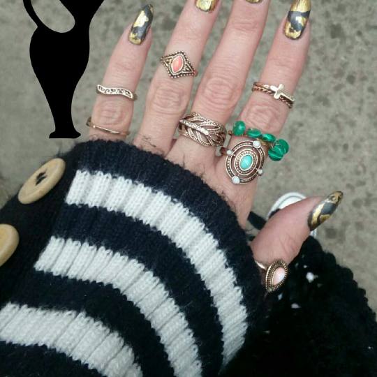 Witch nail room #beograd Izlivanje noktiju #golden#nails Izlivanje noktiju gelom - u boji ili frenč