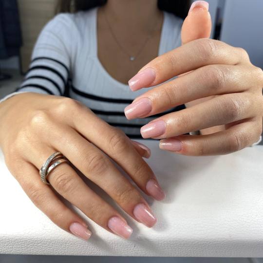 GM Beauty studio #beograd Izlivanje noktiju Izlivanje noktiju gelom - M dužina