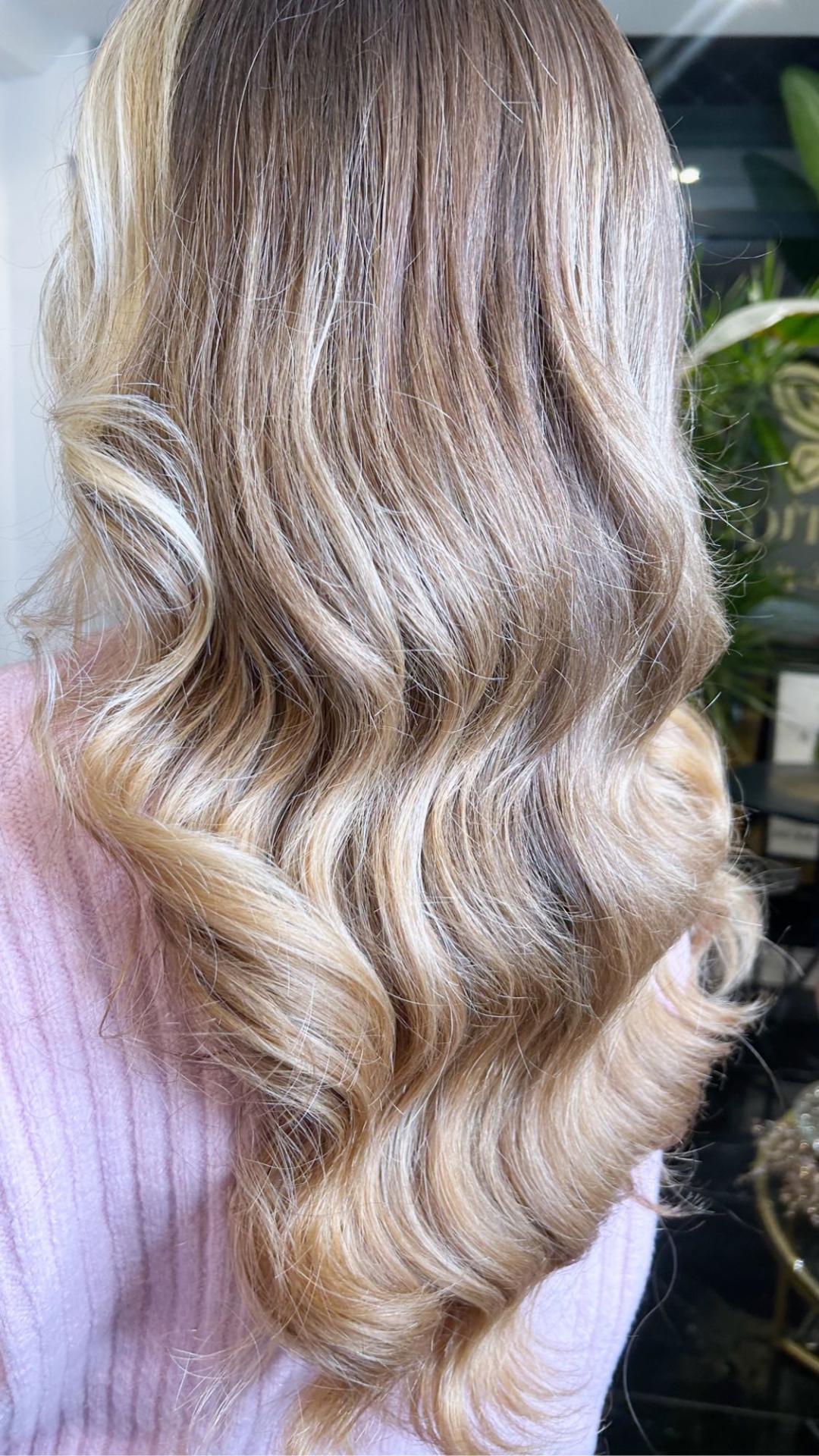 Esthetique Privé #beograd Ombre, sombre, balayage Balayage + Preliv +Feniranje + Šišanje +Black Caviar tretman