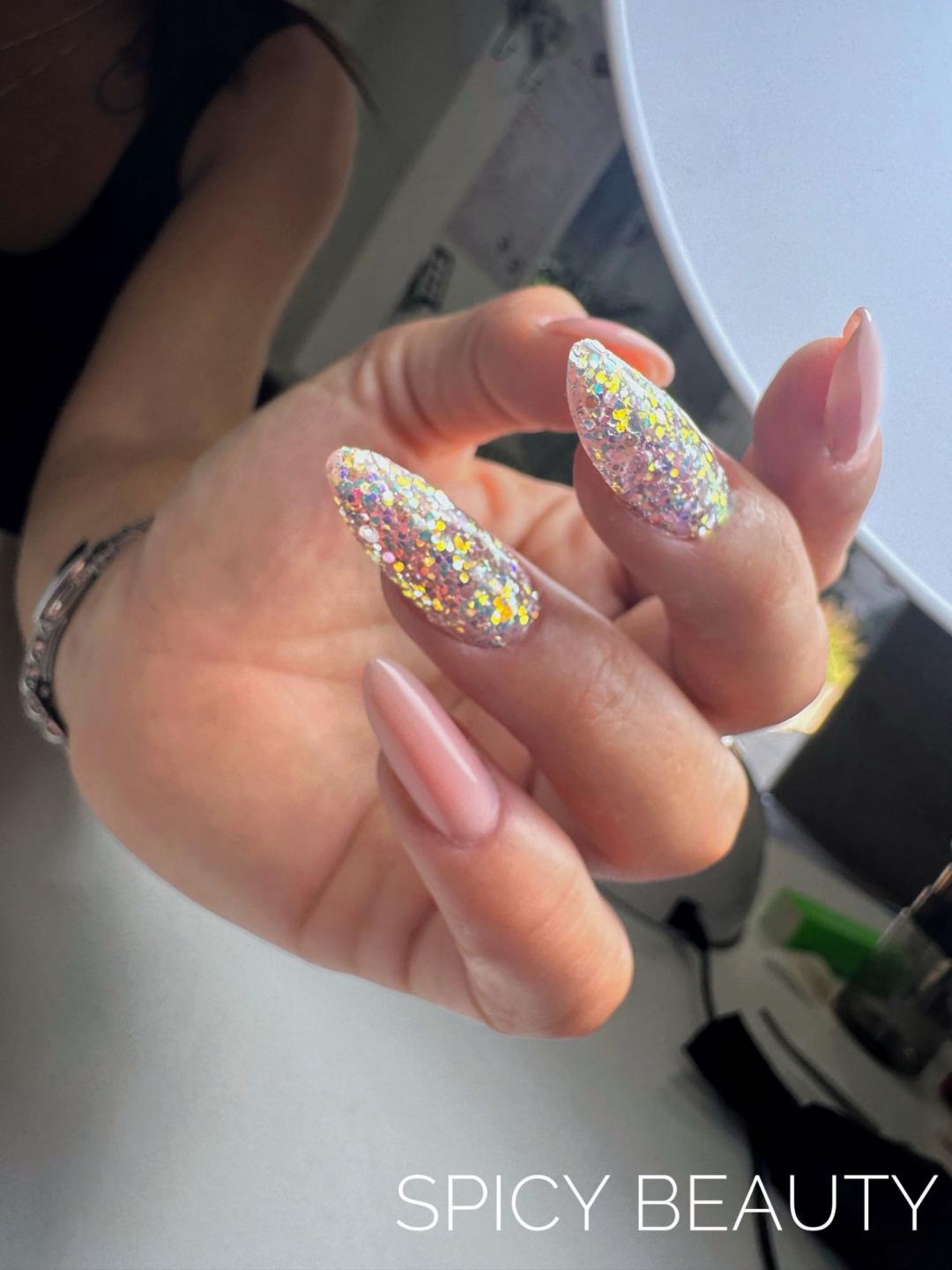 Izlivanje noktiju gelom - L dužina - Spicy beauty, Beograd Izlivanje noktiju Nokti Izlivanje noktiju, Beograd, Bežanijska kosa, Bežanija, Ledine, Surčin