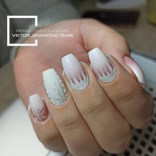 BEAUTY CENTER Viktor Jovanović #subotica Izlivanje noktiju Korekcija noktiju - S velicina