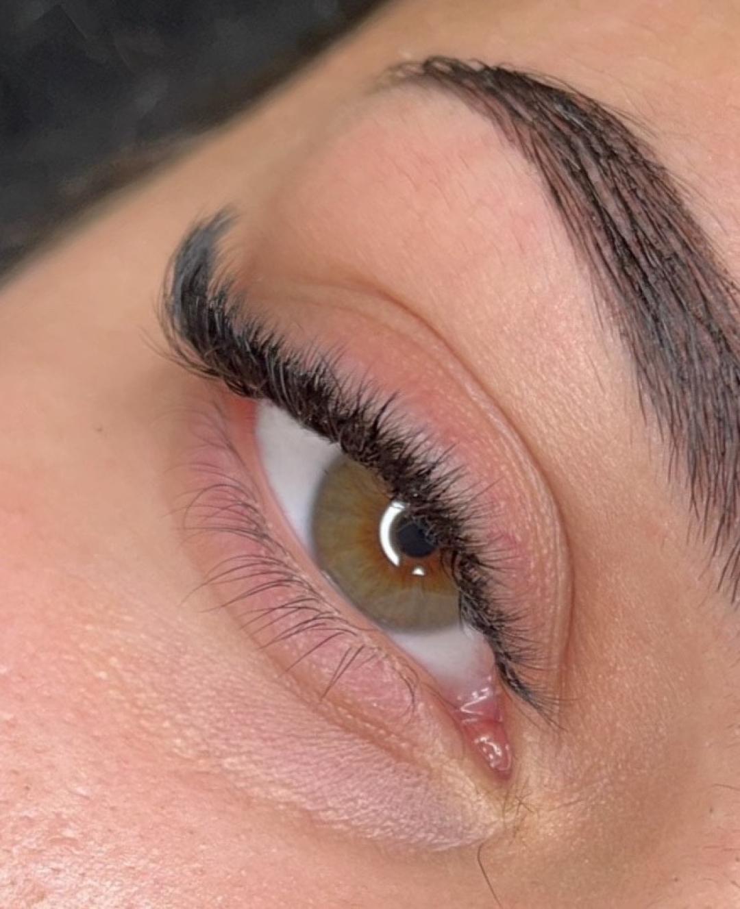 Nadogradnja svilenih trepavica - od 4D do 6D - Coco Beauty Room, Beograd Nadogradnja trepavica Lice Nadogradnja trepavica, Beograd, Vračar, Čubura, Crveni krst