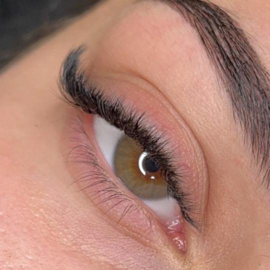 Coco Beauty Room #beograd Nadogradnja trepavica Nadogradnja svilenih trepavica - od 4D do 6D