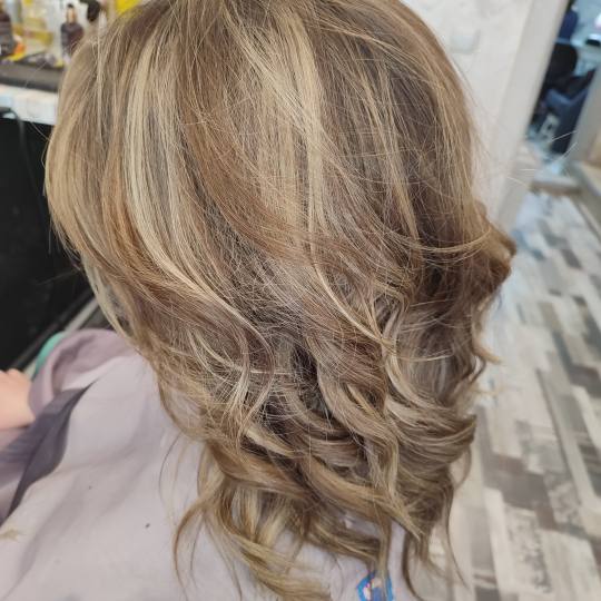 Lila Ly Beauty Studio #beograd Pramenovi Pramenovi na foliju više boja - duga kosa