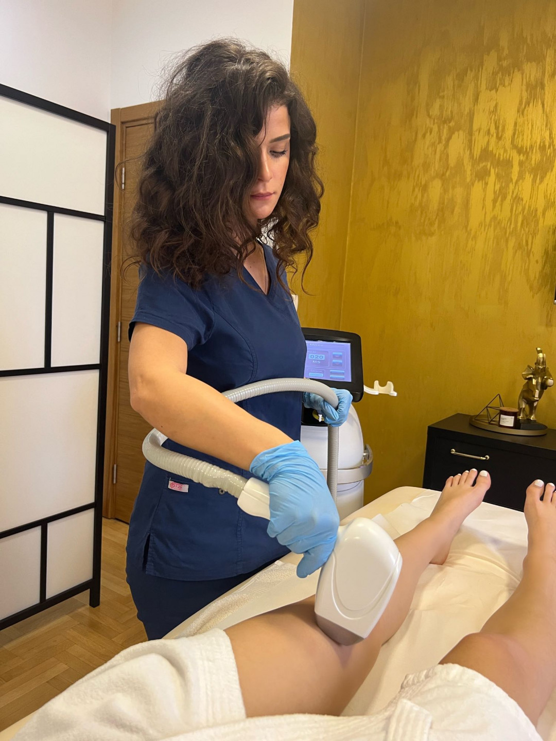 D&D Beauty Center #beograd Laserska epilacija Laserska epilacija pola nogu - za dame