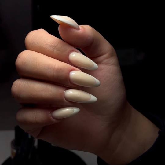 2hot beauty centar #novisad Izlivanje noktiju Izlivanje noktiju gelom - XL dužina
