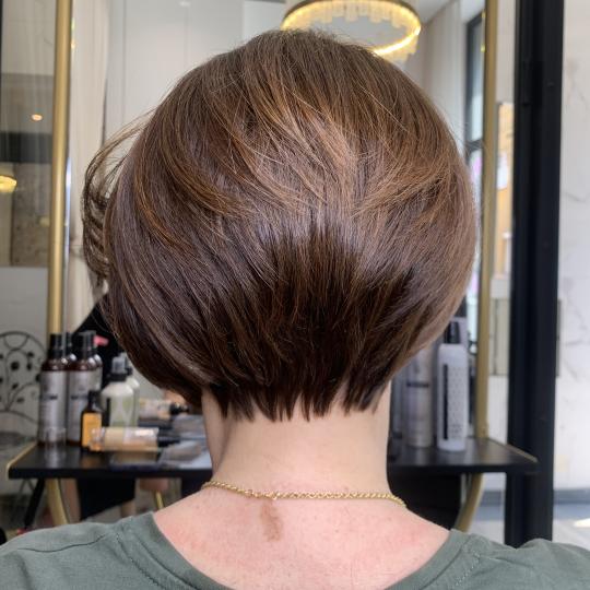 Beauty Industry Women1 #beograd Žensko šišanje Žensko šišanje + feniranje - kosa srednje duži