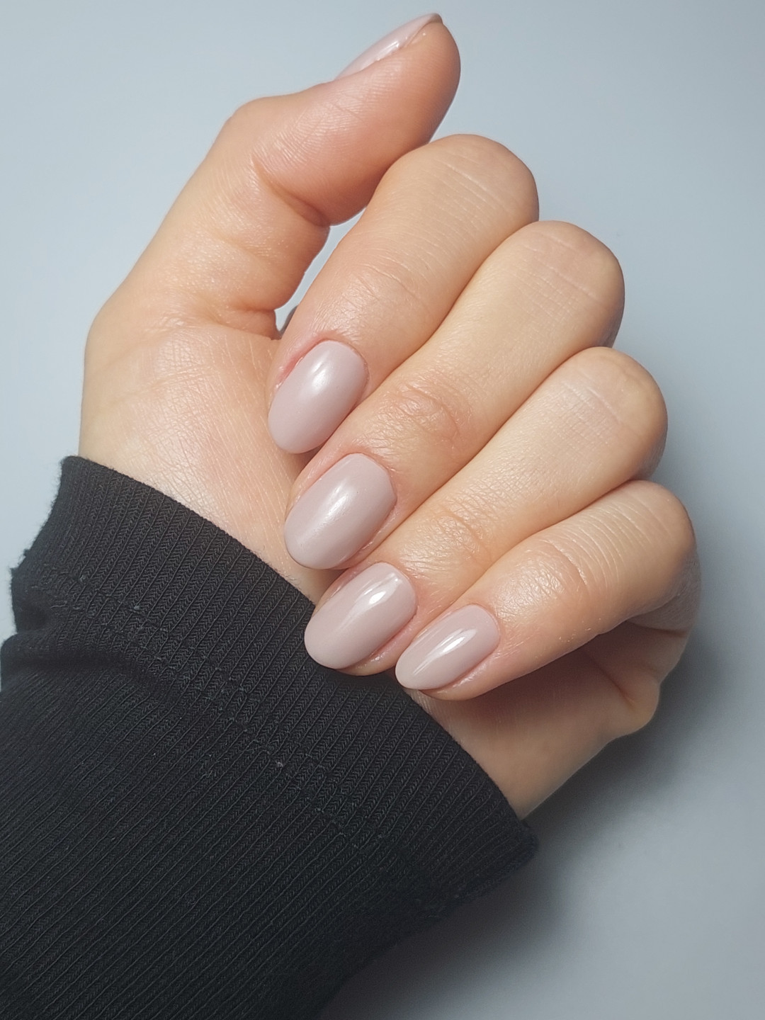 Fearless Beauty Studio #beograd Ojačavanje noktiju Ojačavanje prirodnih noktiju gelom + boja (PLEXIGEL) - kombinovani manikir: KRATKI nokti