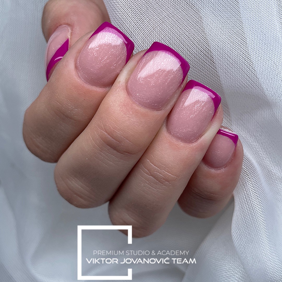 Korekcija noktiju - S velicina - BEAUTY CENTER Viktor Jovanović, Subotica Izlivanje noktiju Nokti Izlivanje noktiju, Subotica, Centar
