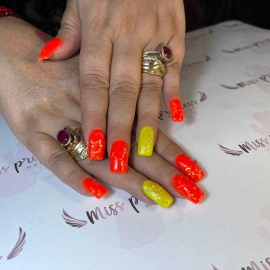 Miss Princess Make up #beograd Izlivanje noktiju Izlivanje noktiju akrilom - dugi nokti