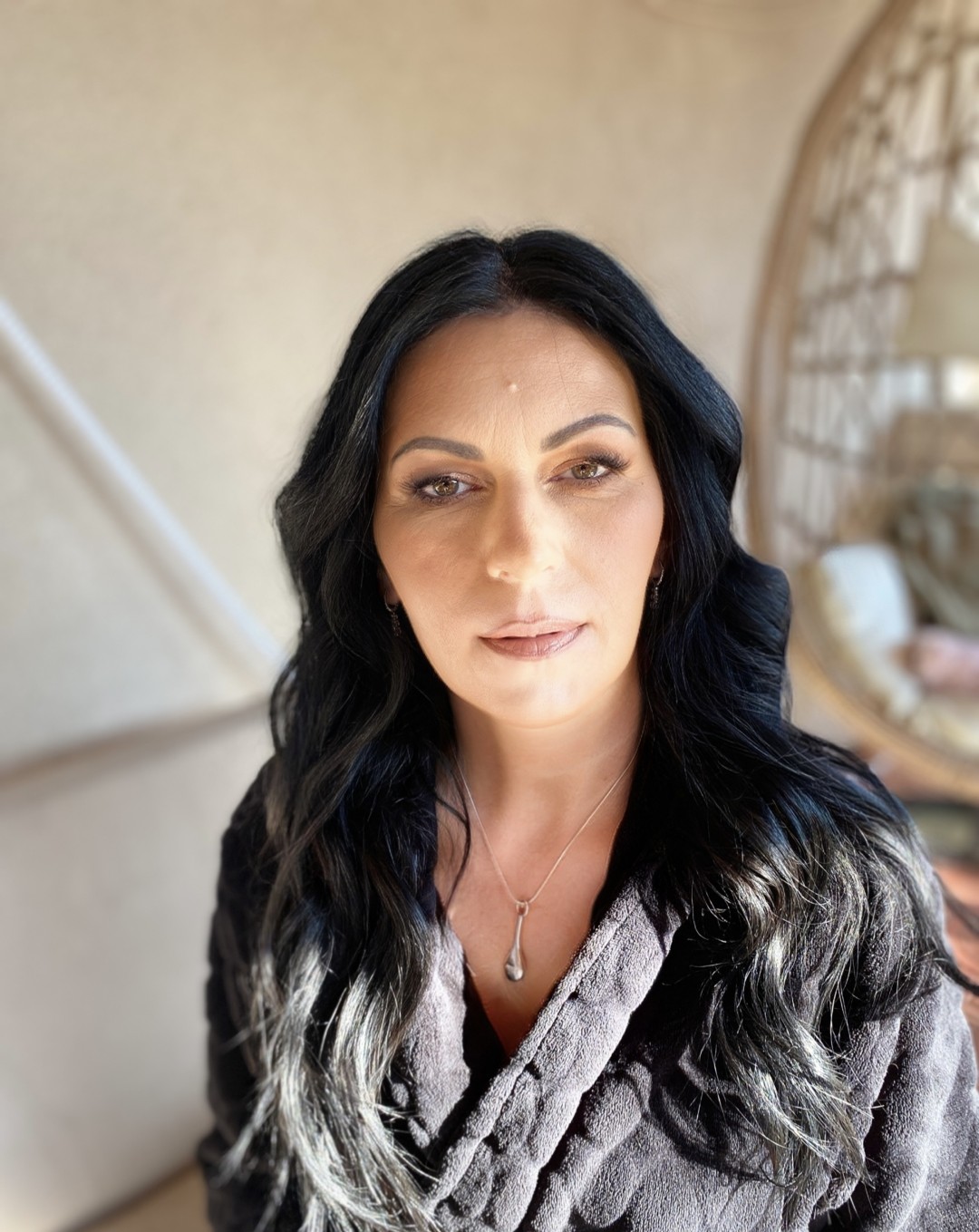 Lovely Style #beograd Make-up / šminkanje Profesionalno šminkanje + feniranje na ravno / lokne