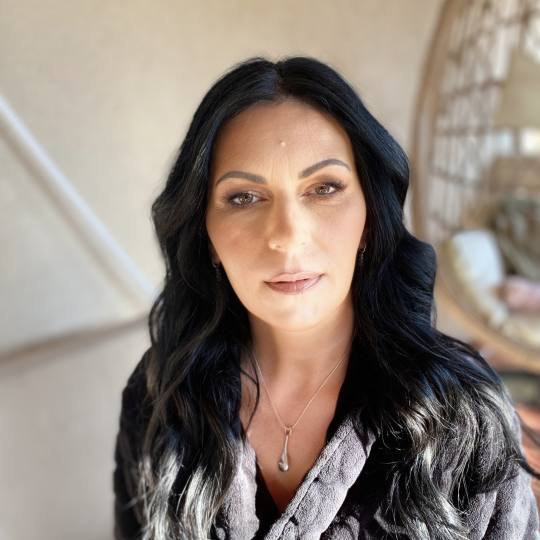 Lovely Style #beograd Make-up / šminkanje Profesionalno šminkanje + feniranje na ravno / lokne