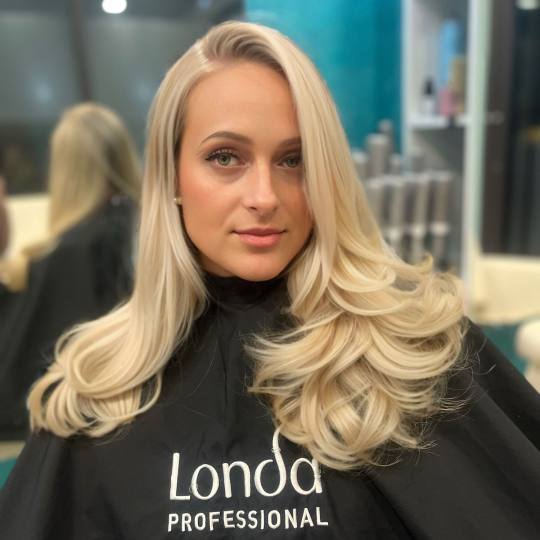 Dream Hair Studio #beograd Feniranje i stilizovanje Feniranje na ravno - duga kosa