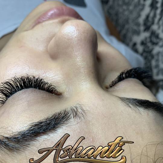 Ashanti Beauty Salon & Academy #beograd Nadogradnja trepavica Nadogradnja svilenih trepavica - metod