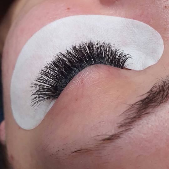Right Beauty #beograd Nadogradnja trepavica Nadogradnja trepavica - ruski volumen 5D - 8D