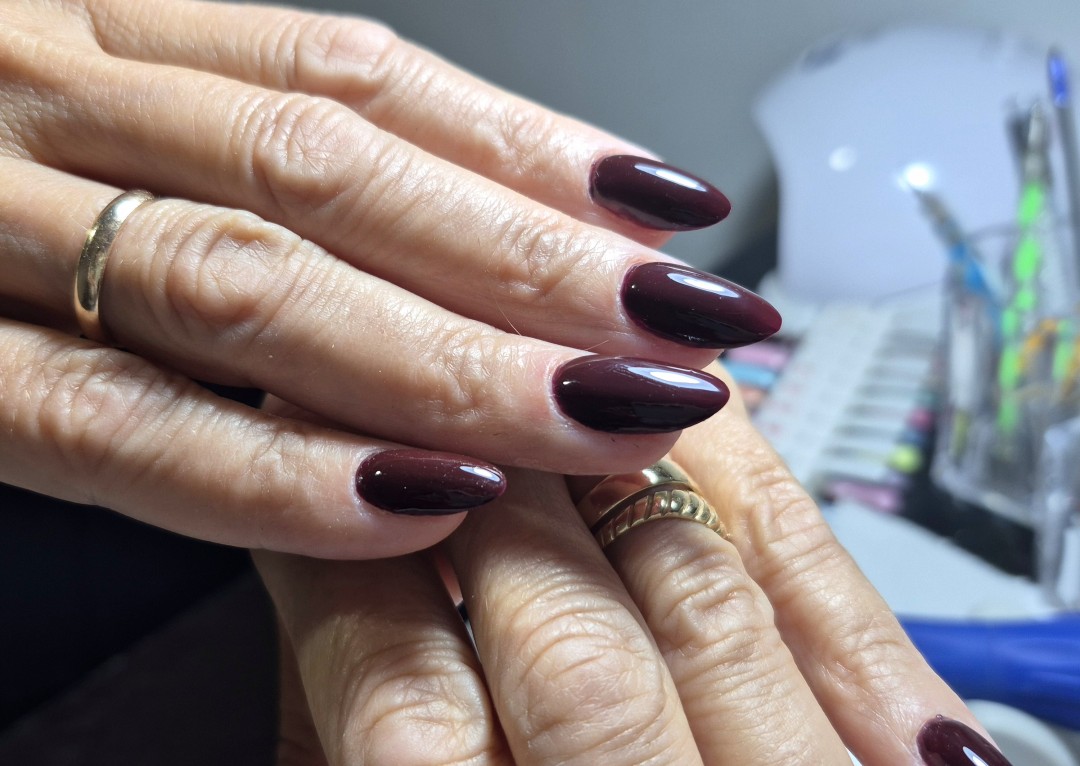 Izlivanje noktiju gelom - M dužina - Krispy tattoo & nails, Beograd Izlivanje noktiju Nokti Izlivanje noktiju, Beograd, Zemun Centar
