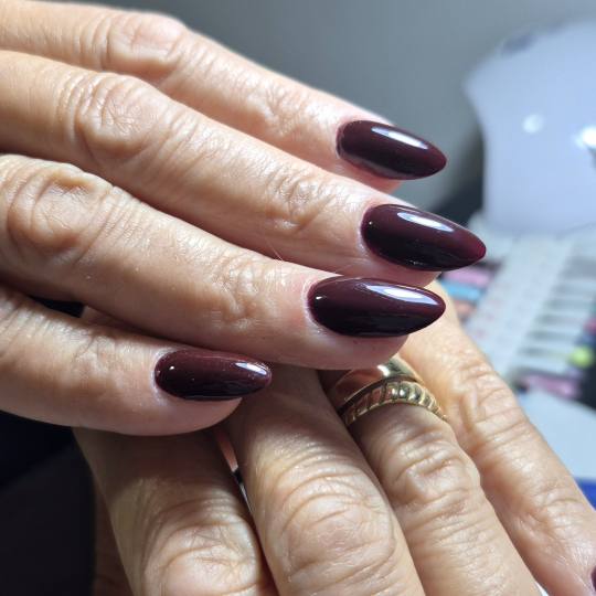 Krispy tattoo & nails #beograd Izlivanje noktiju Izlivanje noktiju gelom - M dužina Nokti badem