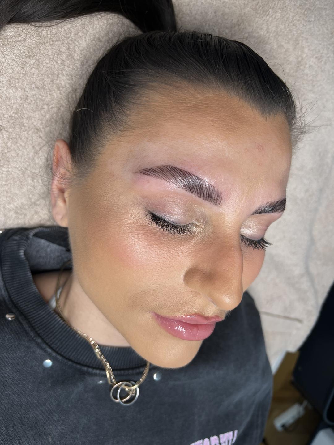 Gold exclusive brow tretman - Maison de mi, Beograd Obrve Lice Obrve, Beograd, Vračar, Čubura, Crveni krst