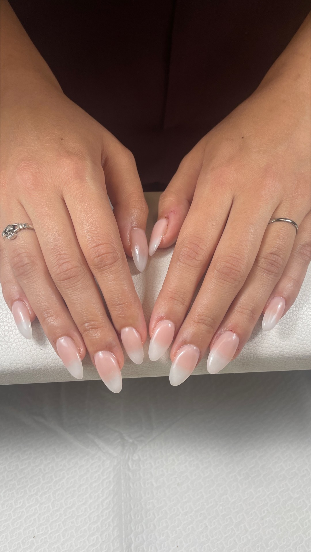 Monstera beauty salon #beograd Izlivanje noktiju Izlivanje noktiju gelom - L dužina noktiju