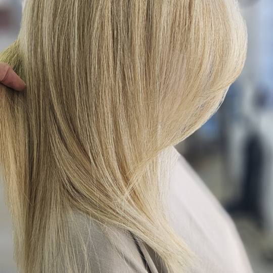 Hair studio mii #beograd Farbanje kose Farbanje izrastka - sve dužine kose