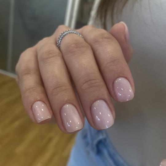 Ayva Nail Studio #beograd Manikir Rubber baza(novi set) Na noktima je cateye efekat