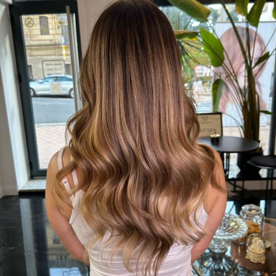 Esthetique Privé #beograd Ombre, sombre, balayage Balayage + Preliv +Feniranje + Šišanje +Black C