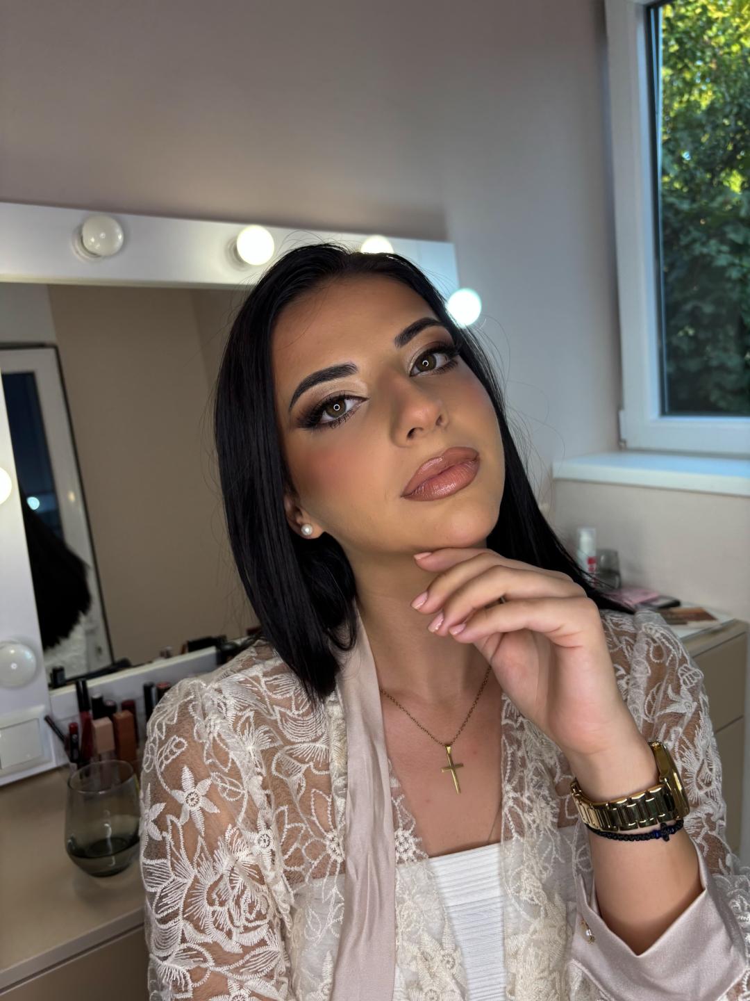 Profesionalno šminkanje - za svečane prilike - Aura Beauty, Beograd Make-up / šminkanje Lice Make-up / šminkanje, Beograd, Vračar, Čubura, Crveni krst