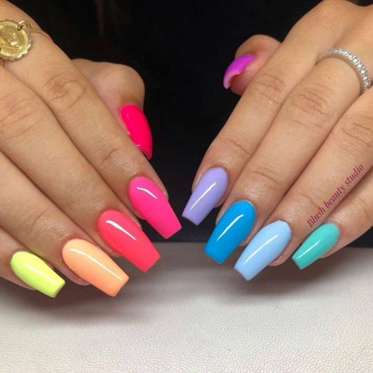 Blush Beauty Studio #beograd Izlivanje noktiju Izlivanje noktiju gelom + gel u boji - S dužina