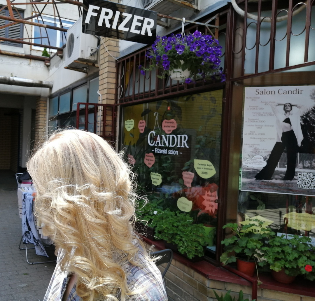 Farbanje cele dužine - kosa srednje dužine + feniranje - Candy S, Novi Sad Farbanje kose Frizerski saloni Farbanje kose, Novi Sad, Sajmište, Detelinara, Banatić