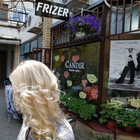 Candy S #novisad Farbanje kose Farbanje cele dužine - kosa srednje dužine + feniranje