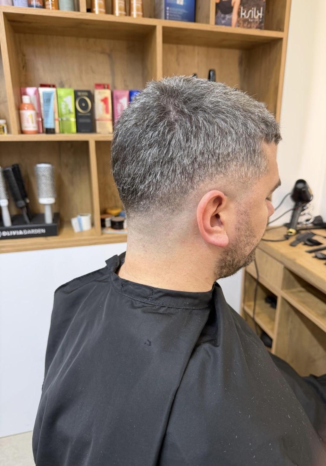 Studio Eleven Ladies&Gentlemen #beograd Muško šišanje Muško šišanje duže kose + pranje kose