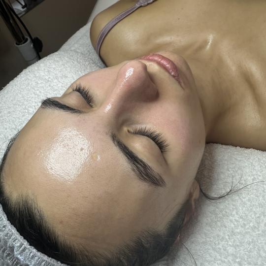Zen Club #beograd Tretman lica Deep Clean > Higijenski tretman + Hydrafacial + UV špatula Izvanreda