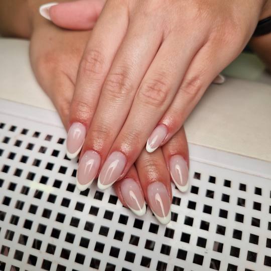 Butik Lepote #beograd Korekcija noktiju Korekcija noktiju gel boja ili frenc + aparatni manikir - M 