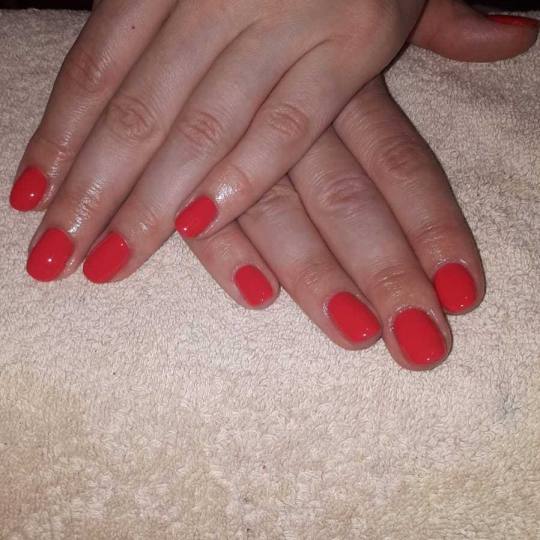 Bibi beauty centar #beograd Gel lak Gel lak - ruke crvena boja je uvek dobra ideja na vasim noktima