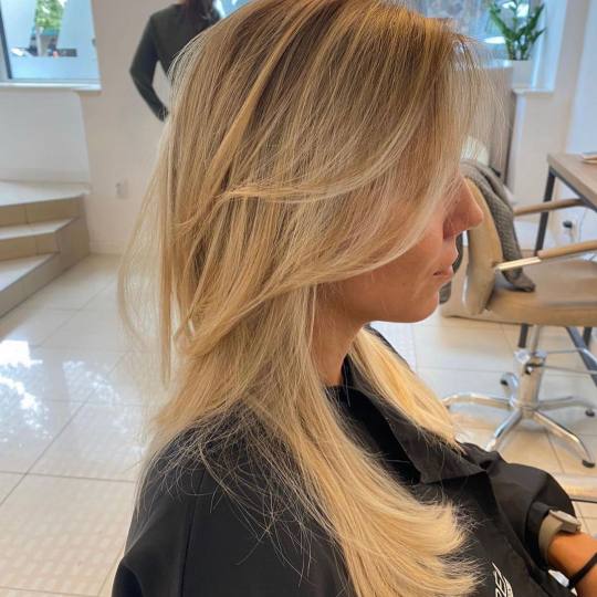 Allure Beauty Studio #beograd Feniranje i stilizovanje Feniranje na ravno - kosa srednje dužine