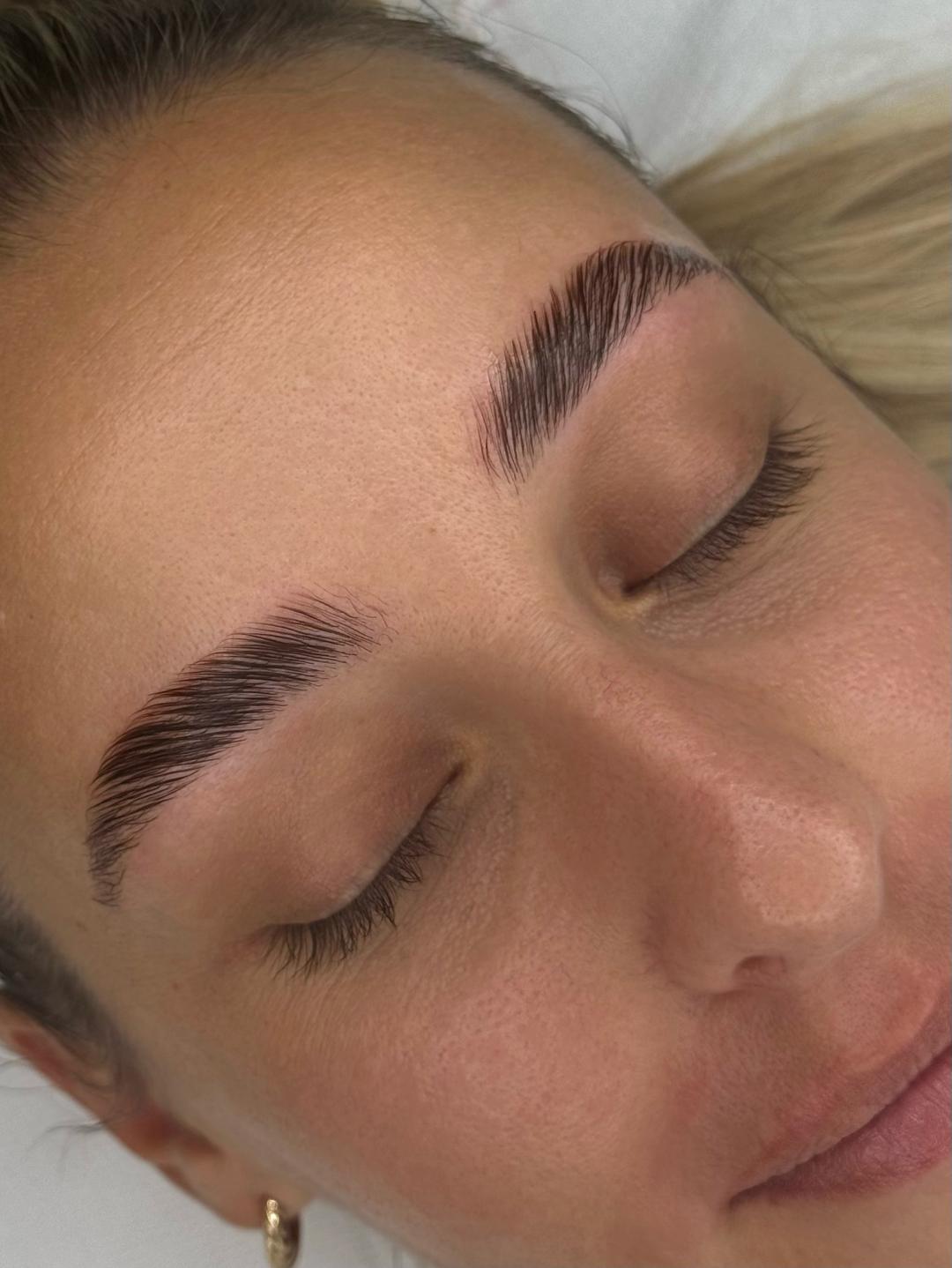 Brow lift - Esthetics Milica, Mionica Obrve Lice Obrve, Mionica, Centar