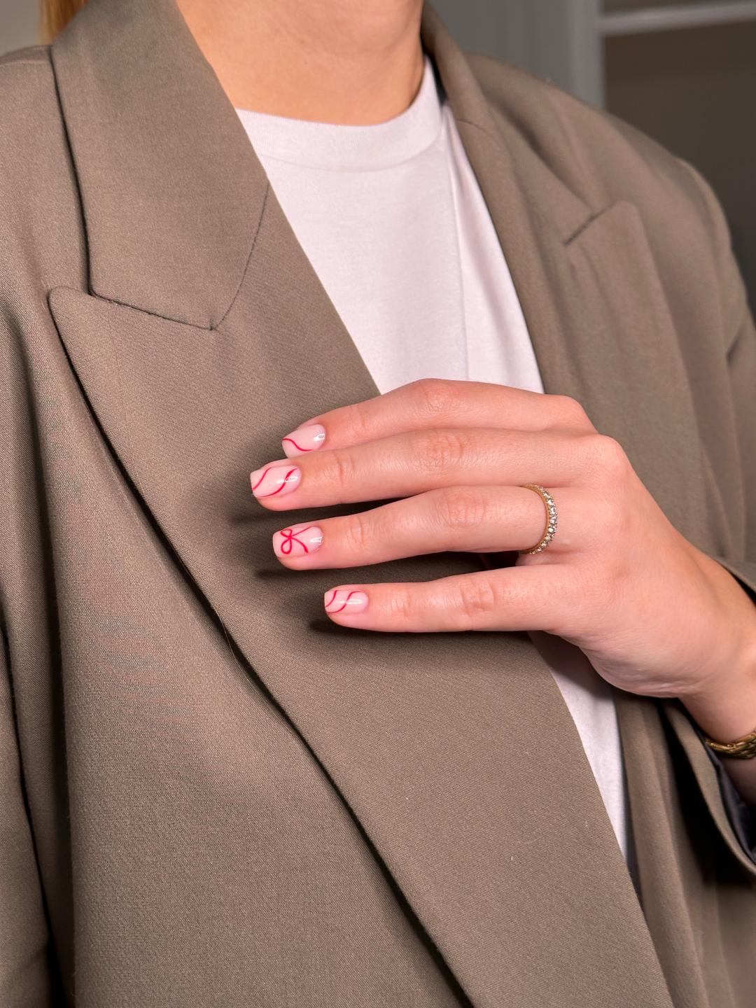 Baza Beauty Studio #beograd Ojačavanje noktiju Rubber baza / Gel lak - ruke