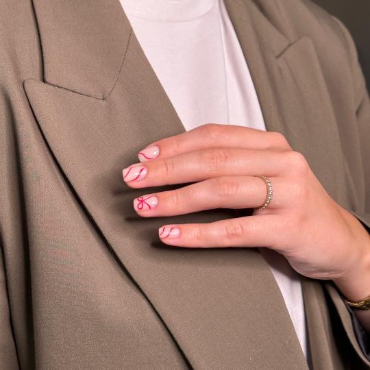 Baza Beauty Studio #beograd Ojačavanje noktiju Rubber baza / Gel lak - ruke