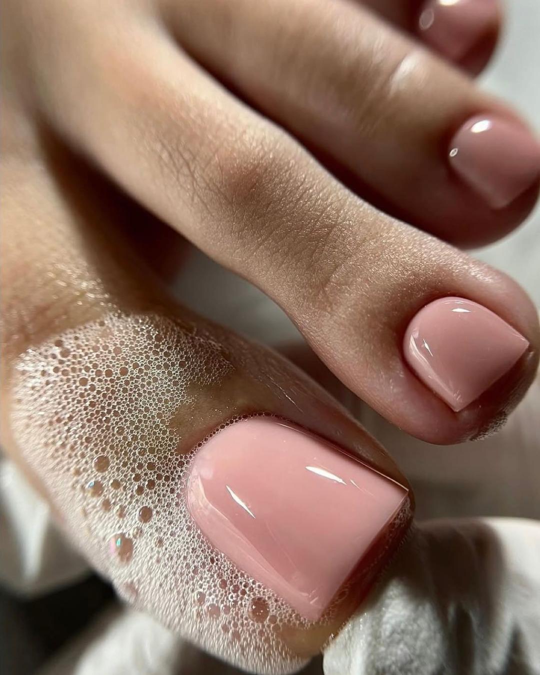 Ruski pedikir + gel lak - Ruski manikir +gel lak - Esthetique Privé, Beograd Estetski pedikir Nokti Estetski pedikir, Beograd, Centar, Stari grad, Dorćol