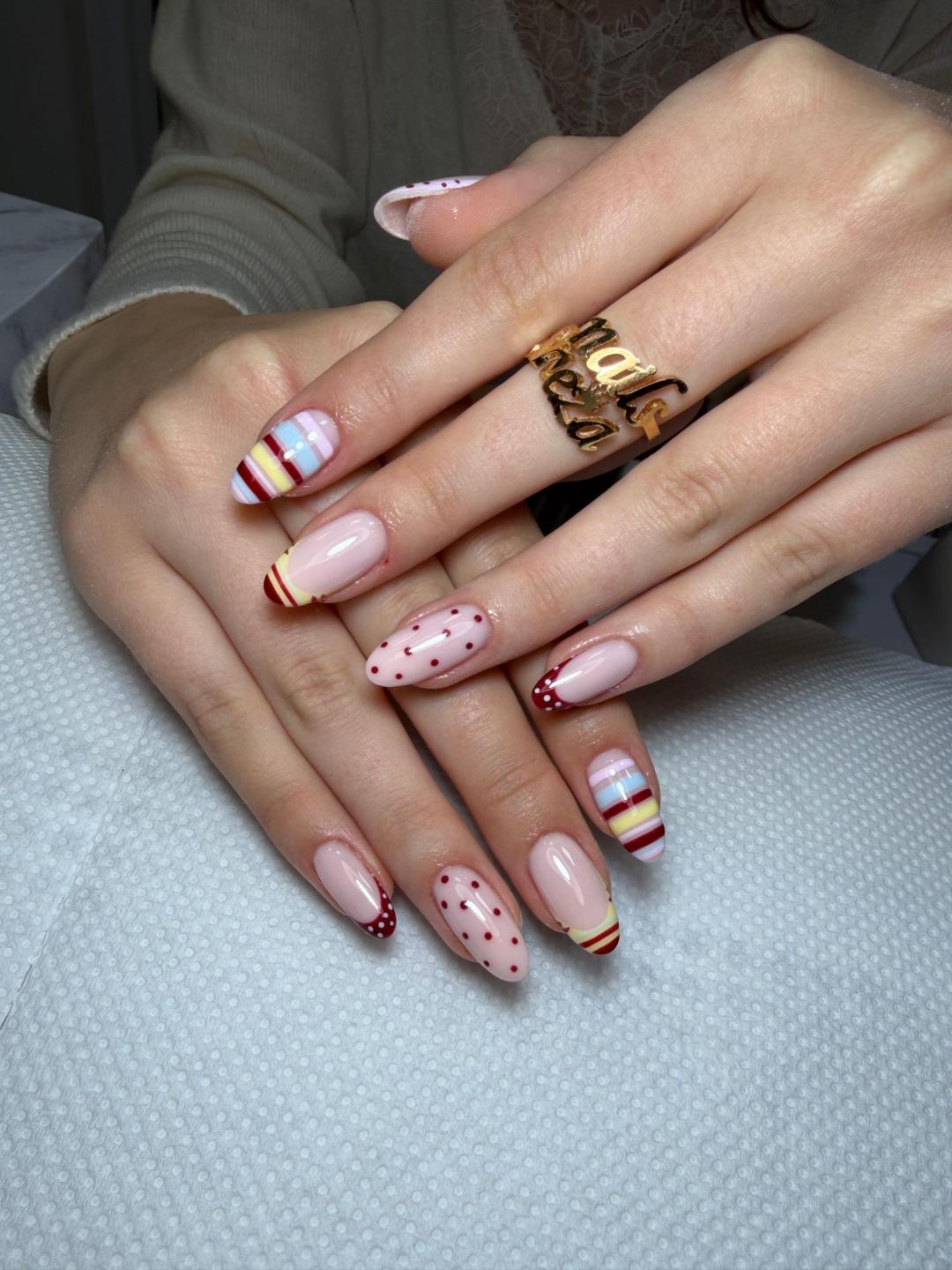 Korekcija noktiju salonski rad - M dužina - Sneža Nails, Beograd Izlivanje noktiju Nokti Izlivanje noktiju, Beograd, Novi Beograd Stari Merkator