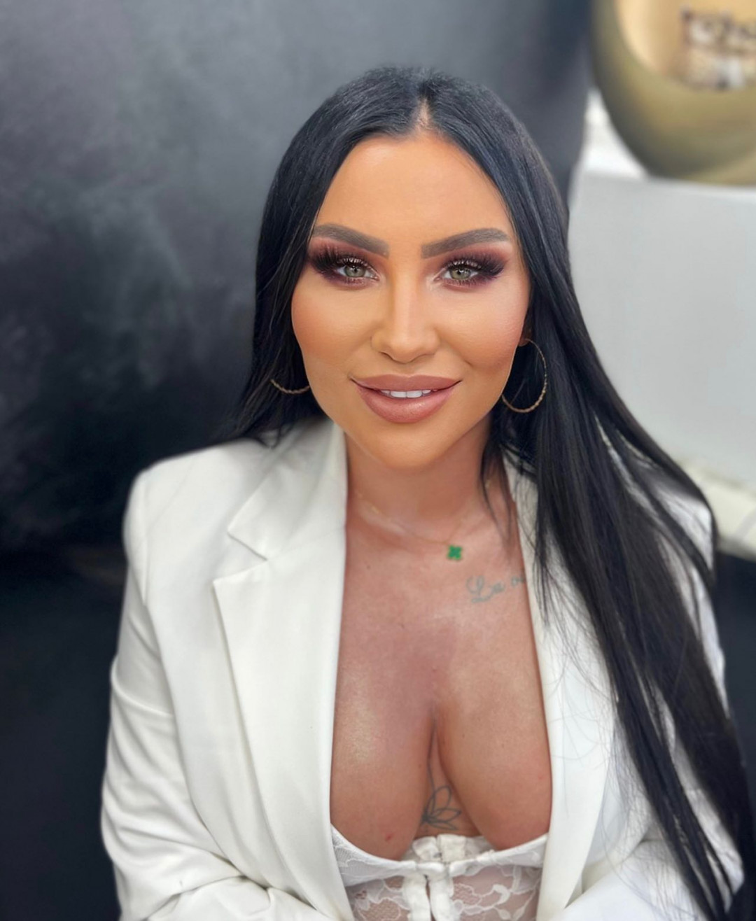 Feniranje na ravno - duga kosa - GM Beauty studio, Beograd Feniranje i stilizovanje Frizerski saloni Feniranje i stilizovanje, Beograd, Banovo brdo