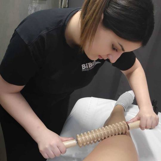 Bibi beauty centar #beograd Anticelulit masaža Maderoterapija noge - paket od 10 masaža maderotera